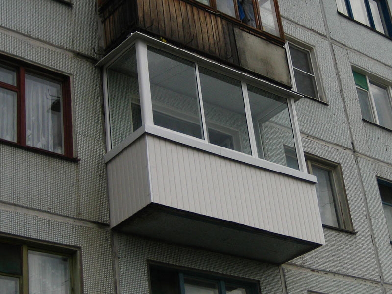 Остекление балкона в Хрущевке, цены в Москве: застеклить лоджию под ключ с установкой